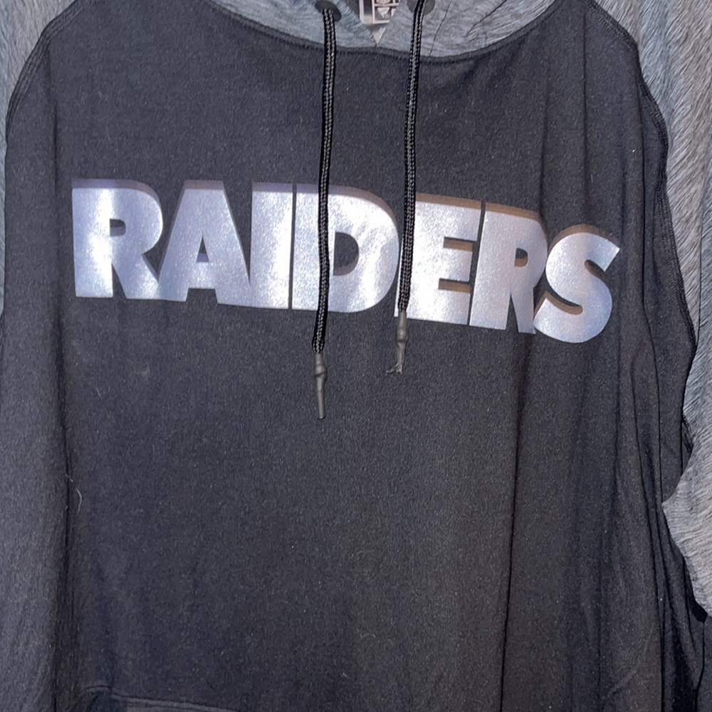 Light weight Oakland Raiders hoodie. - Picture 2 of 5